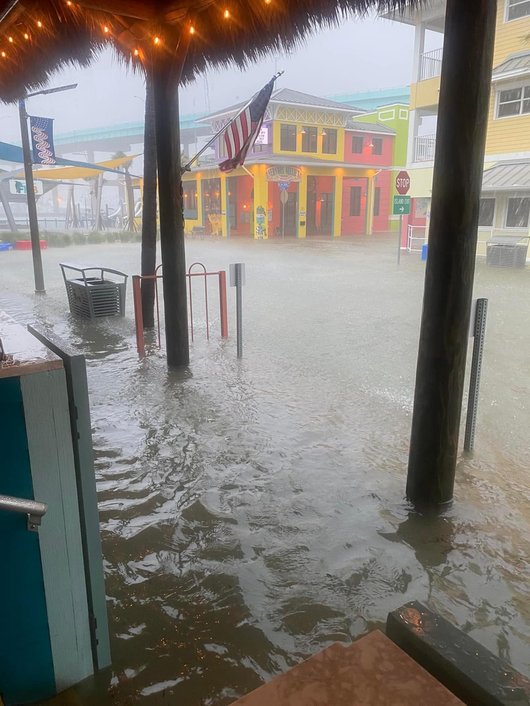 El huracán Debby tocó tierra el lunes por la madrugada Foto: X @gabbott03