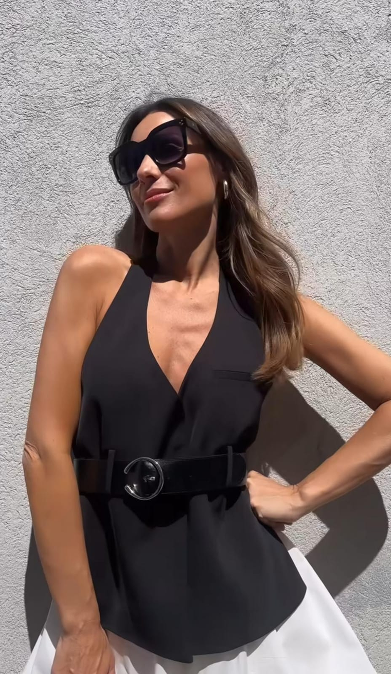 Con una combinación en blanco y negro, la modelo revela cómo llevar esta prenda con estilo. Foto: Instagram: pampitaoficial