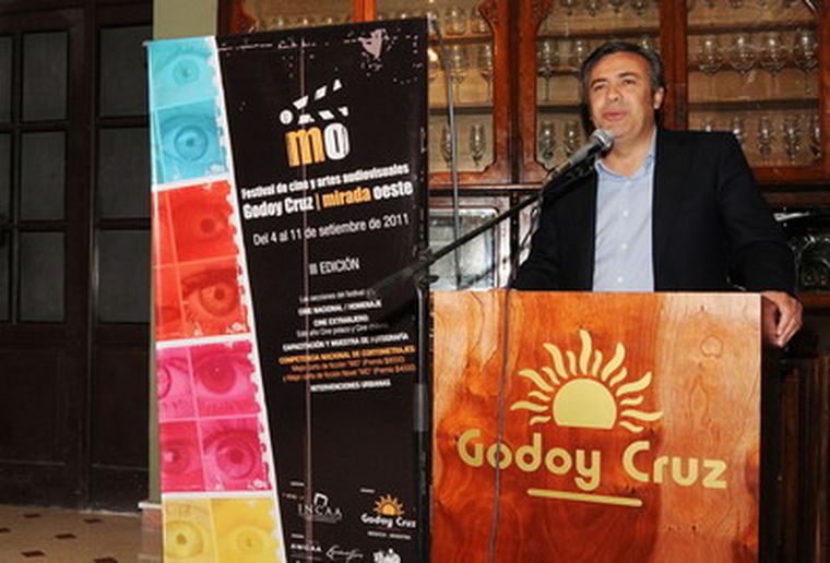 El Pre-festival fue presentado por Cornejo.