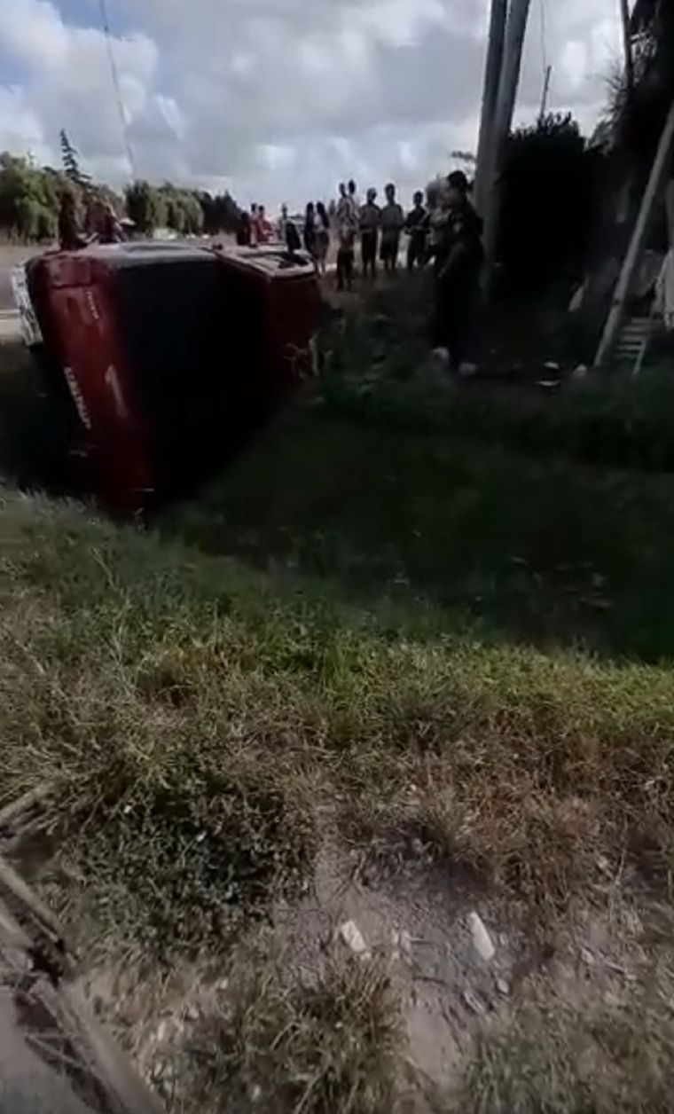 Así quedó la camioneta tras el vuelco