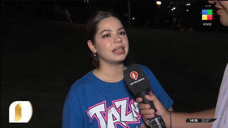 La joven salió a defender a su mamá. La joven salió a defender a su mamá.