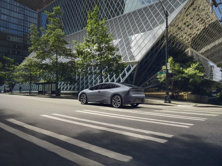 Toyota Prius PHEV 2025