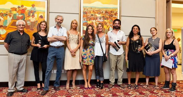 La curadora Natalia Da Rold, junto a los artistas invitados: Ángel Gil, Martín Villalonga, Silvia Basso, Cecilia Prato, Fernando Jereb, Lucía Coria, Laura Rudman, Natalia Sánchez Valdemoros y Florencia Aise. Foto: Gentileza