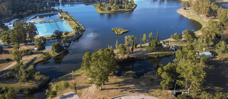 Descansar en la Argentina rural: atardeceres, lagunas y la vida simple de un pueblo bonaerense. Descansar en la Argentina rural: atardeceres, lagunas y la vida simple de un pueblo bonaerense.