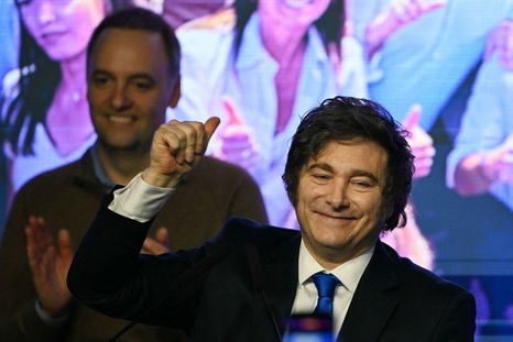 Nueva encuesta sobre Milei: el oficialismo se recupera, pero crece el rechazo. Nueva encuesta sobre Milei: el oficialismo se recupera, pero crece el rechazo.