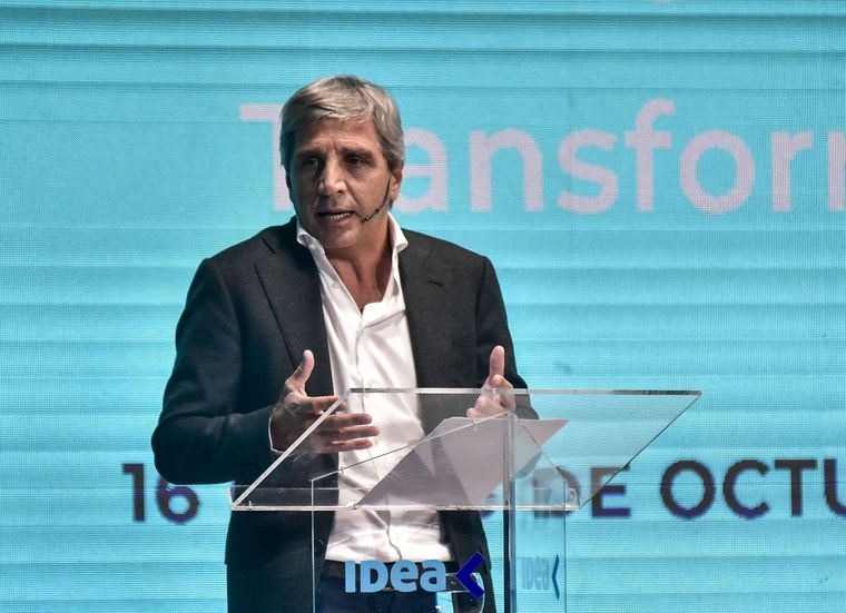 Caputo brindó un discurso ante empresarios en el 60° Coloquio de IDEA en Mar del Plata. Foto: Noticias Argentinas