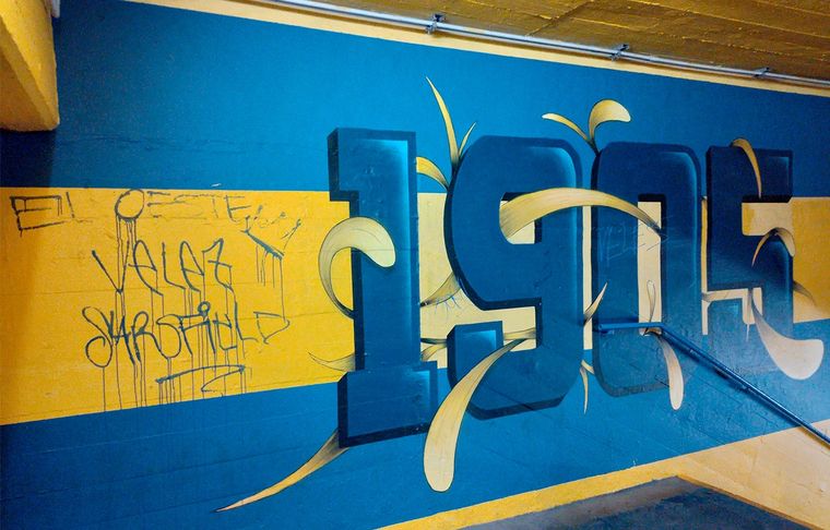 Destrozos en La Bombonera Las pintadas de los hinchas de Vélez en las paredes de La Bombonera.