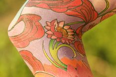 ¿Por qué la tinta roja genera más reacciones?