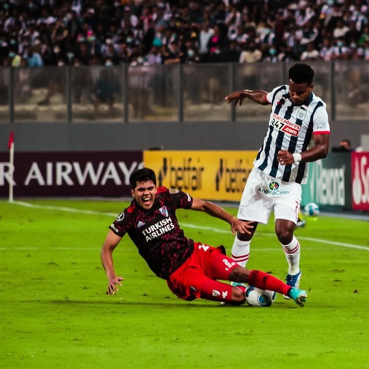 Rojas sufrió una fractura de tibia y peroné, provocado por una falta de Aldair Rodríguez.