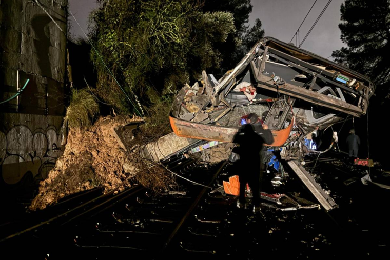 Las imágenes del grave accidente en Barcelona. Las imágenes del grave accidente en Barcelona.