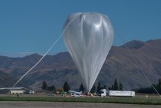 El enorme globo meteorológico de la NASA cayó el jueves en una zona rural cercana a la localidad de Gobernador Gregores Foto: Twitter NASA