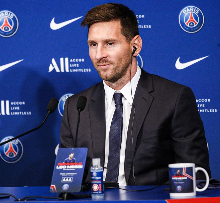 Leo fue presentado oficialmente en París. Foto: PSG