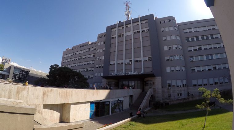 Varas Frías, de 19 años, fue internado en terapia intensiva dentro del Hospital Central. Varas Frías, de 19 años, fue internado en terapia intensiva dentro del Hospital Central.