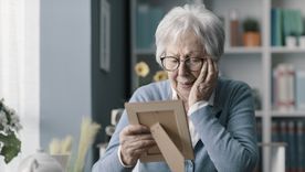 En una época que tememos al silencio y evitamos el dolor, recordar a nuestros muertos es un acto de resistencia amorosa. En una época que tememos al silencio y evitamos el dolor, recordar a nuestros muertos es un acto de resistencia amorosa.