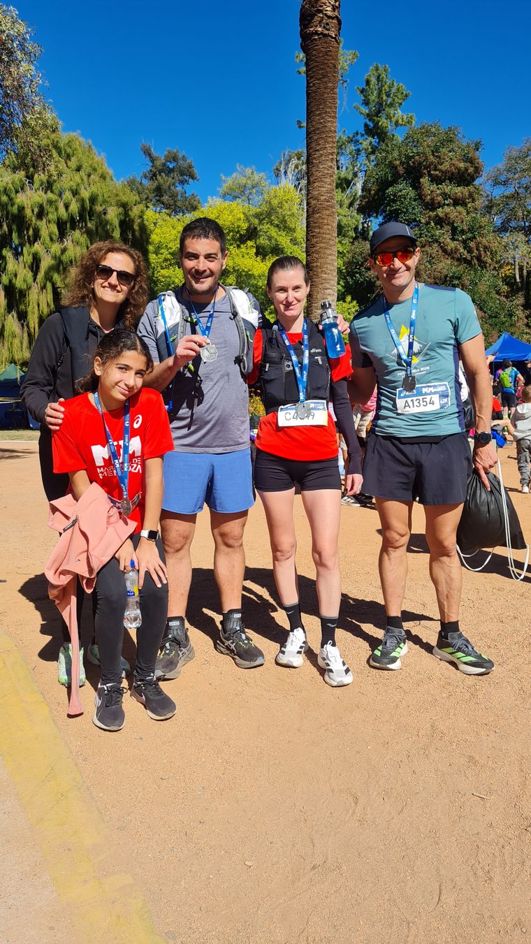 Valentina 4 km, Mariana 4 km, Cristian 21 km, Rocío 21km, Martin 42 km. Valentina 4 km, Mariana 4 km, Cristian 21 km, Rocío 21km, Martin 42 km.