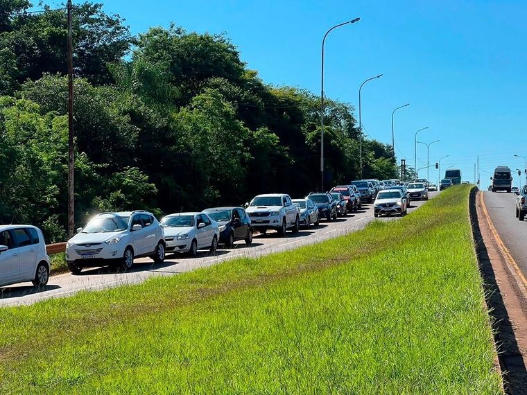 El colapso de los pasos fronterizos hacia Brasil se ha convertido en una constante en los últimos días del 2024 y el inicio del 2025. Foto: Norma Devechi / El Territorio
