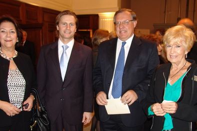 MDZol | Julieta Gargiulo, Matías Bauzá Moreno y Andrés Arena, de Bodegas Salentein, junto a Alicia de Mayorga, fundadora de Avome. Foto: Florencia Da Souza / MDZ