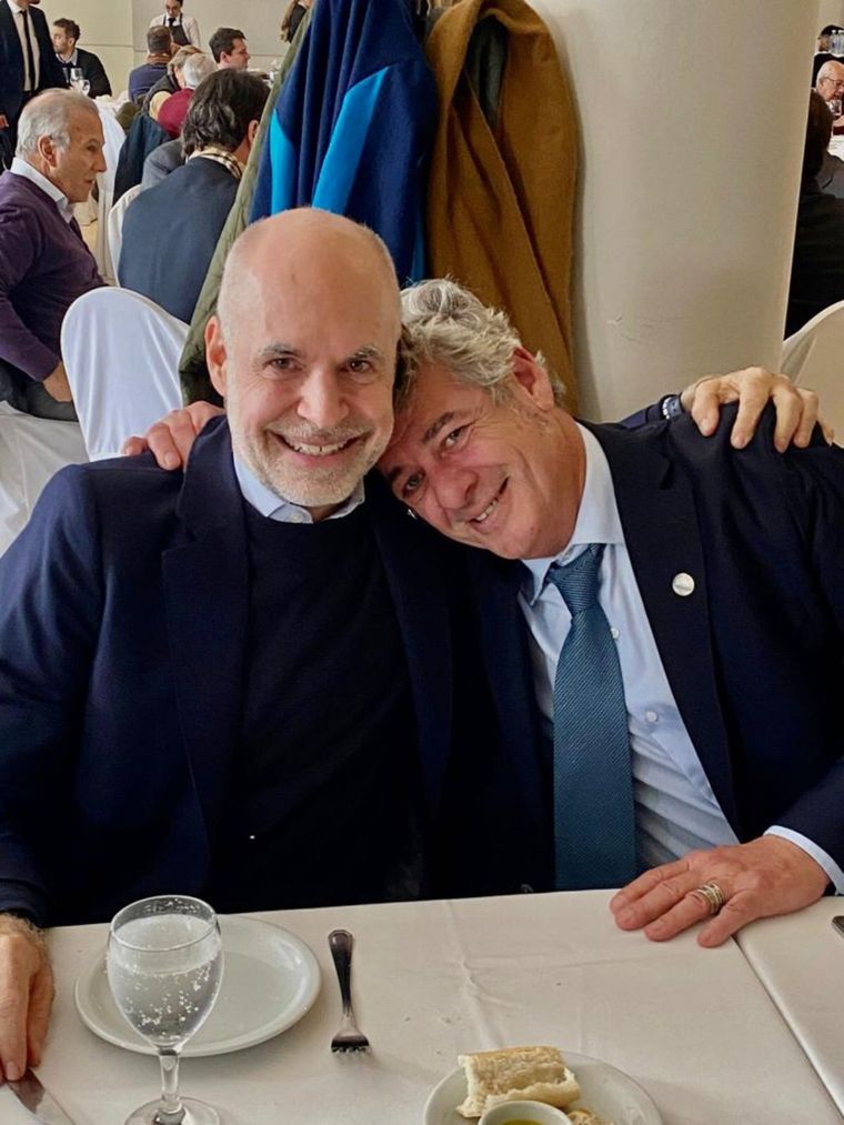 24 horas después de mostrarse con Massa, Pino se sacó una foto junto a Larreta.