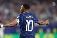 Mbappé vivió un incómodo momento en TV tras su doblete ante Suecia.