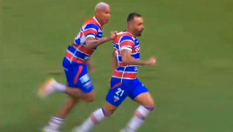 Deyverson protagonizó un insólito episodio en el último partido de Fortaleza. Foto: Captura Cazé TV