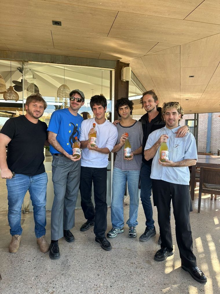 Silvestre y la Naranja, una de las bandas argentinas del momento. Silvestre y la Naranja, una de las bandas argentinas del momento.