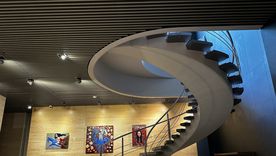 Bajo la Peatonal, la arquitectura moderna se funde con el arte de raíz mendocina.