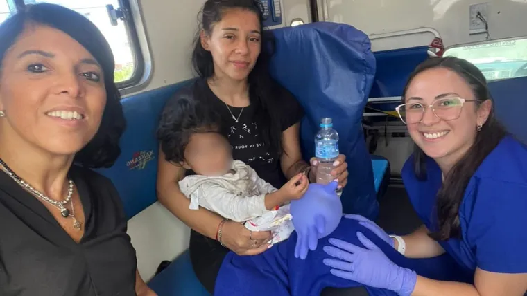 Estaba sin pañales, descalza y con una herida en la cara. Estaba sin pañales, descalza y con una herida en la cara.