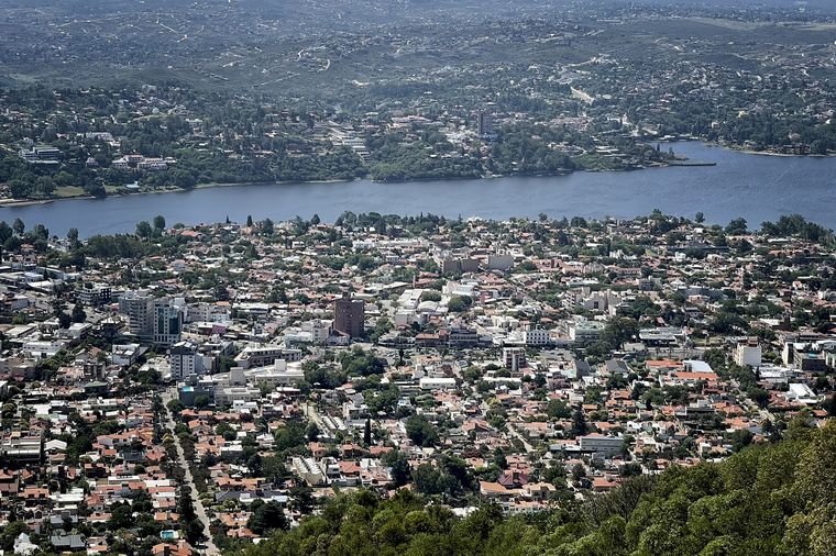 Quienes suben al Cerro de la Cruz disfrutan de las mejores vistas panorámicas.