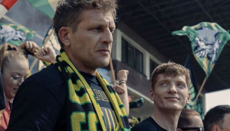 El fútbol no es lo que se espera en esta serie de Netflix. El fútbol no es lo que se espera en esta serie de Netflix.