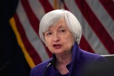 el senado confirmo a janet yellen como la primera mujer secretaria del tesoro