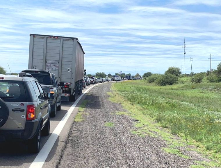 Paciencia Algunos viajeros tuvieron que esperar más de una hora.