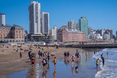 Mar del Plata La medida incluirá a todas las playas públicas y los infractores serán multados. Foto: Télam