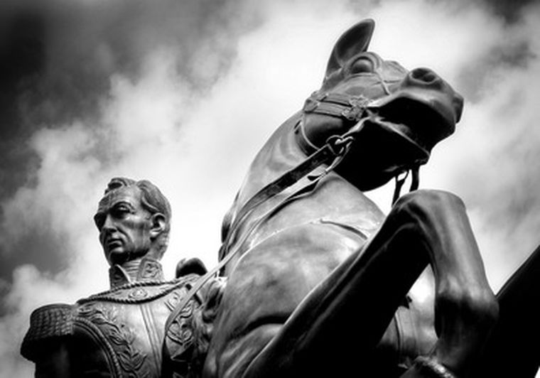 Bolívar falleció en Santa Marta, ciudad del caribe colombiano, en la denominada Quinta de San Pedro Alejandrino en 1830, con 47 años.