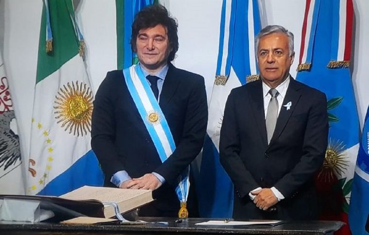Javier Milei y Alfredo Cornejo en la firma del Pacto de Mayo.