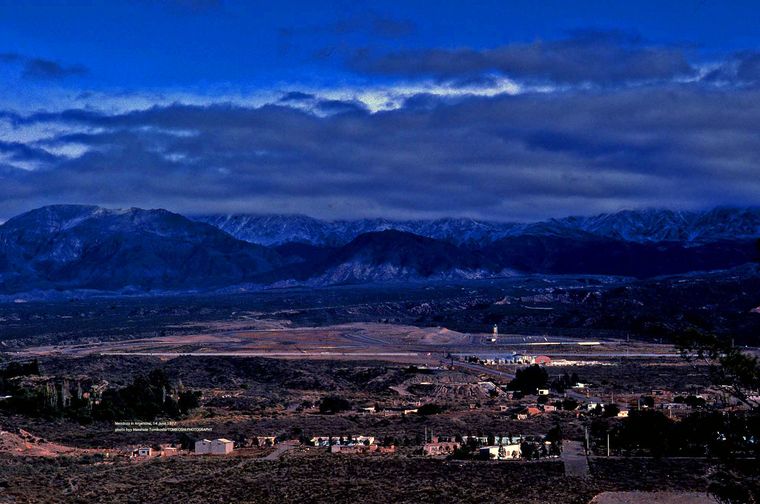 Esta increíble fotografía de Mendoza y su montaña en 1977 también alcanzó un nivel de viralidad sorprendente. Esta increíble fotografía de Mendoza y su montaña en 1977 también alcanzó un nivel de viralidad sorprendente.