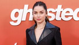 Foto: https://www.telemundo.com/entretenimiento/latinx-now-espanol/famosos/ana-de-armas-casi-desprecio-a-ke-huy-quan-la-vez-que-lo-conocio-rcna80529