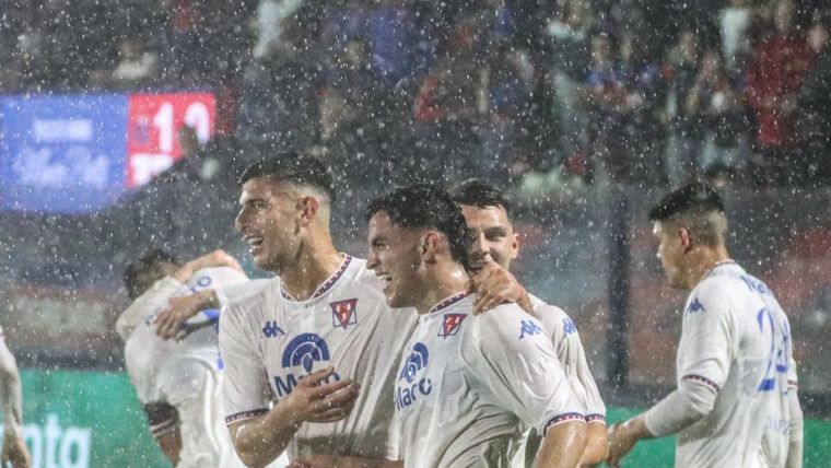 El partido entre Tigre 2-0 Aldosivi se suspendió por el tremendo diluvio en Victoria.