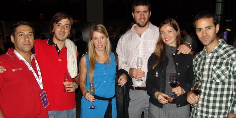 Participantes e invitados: Fabián Burgos, Federico y Gabriela Pagano, Nicolás Losano, María Pagano y Leonardo Buchacra. Foto: MDZ