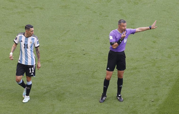 El VAR, la figura del primer tiempo entre la Selección argentina y Arabia Saudita en Qatar 2022. Foto: EFE