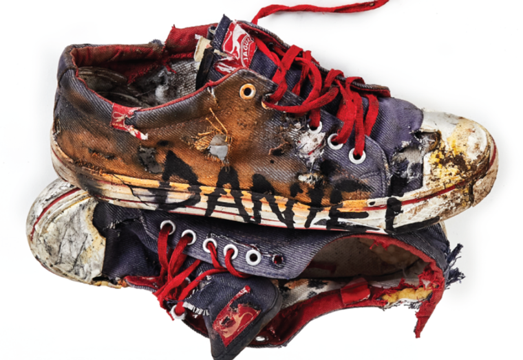 Las zapatillas de Balenciaga ya tienen su imitación local y es por una buena causa Foto: Gentileza Pata Pila