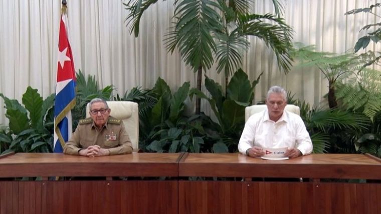 Miguel Díaz-Canel, presidente de Cuba, apareció junto a Raúl Castro.