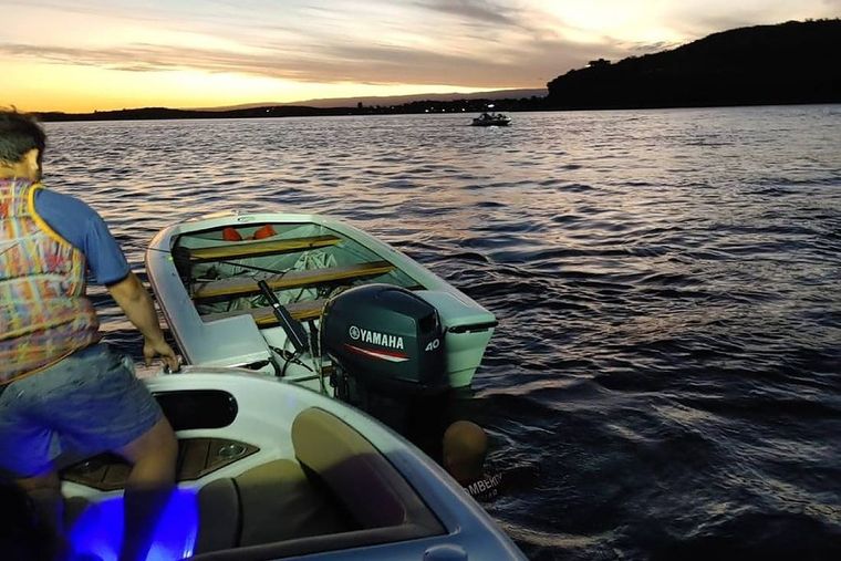 La lancha apareció sin su tripulante y desde allí comenzaron a buscarlo Foto: La Voz
