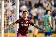 El delantero de River capturó un mal despeje y facturó el 1-0 en el Bosque. Foto: FotoBaires