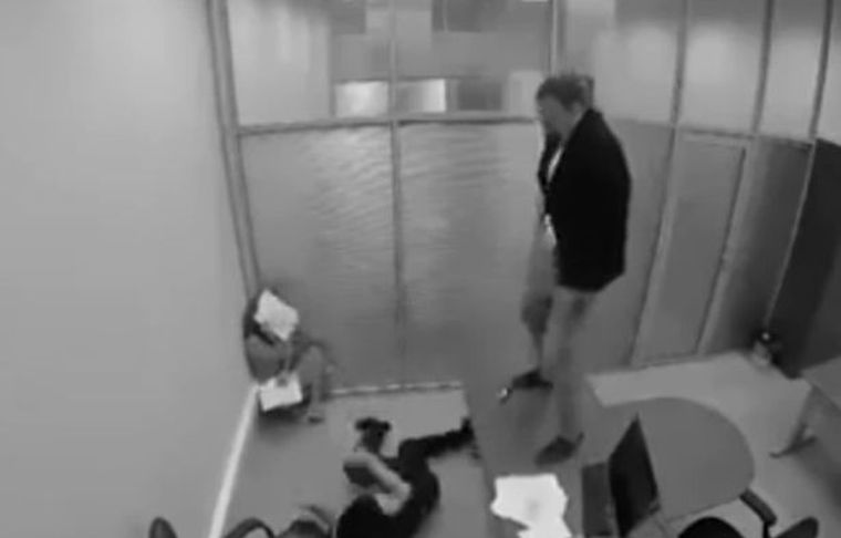 Foto: http://www.mirror.co.uk/news/weird-news/cctv-shows-lottery-win-peein-8527848