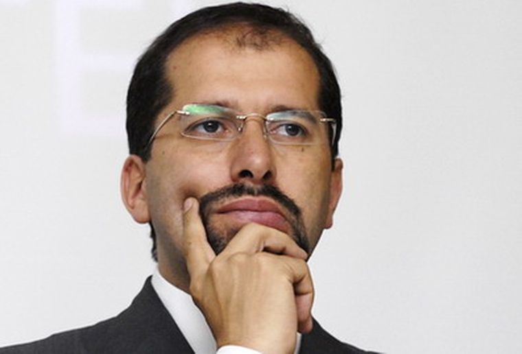 Alejandro Cazabán firmó el decreto de contratación. Foto: Archivo/ MDZ