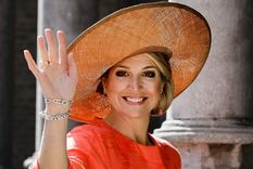 La reina volvió a impactar con la elección de sus clásicos zapatos Foto: Instagram