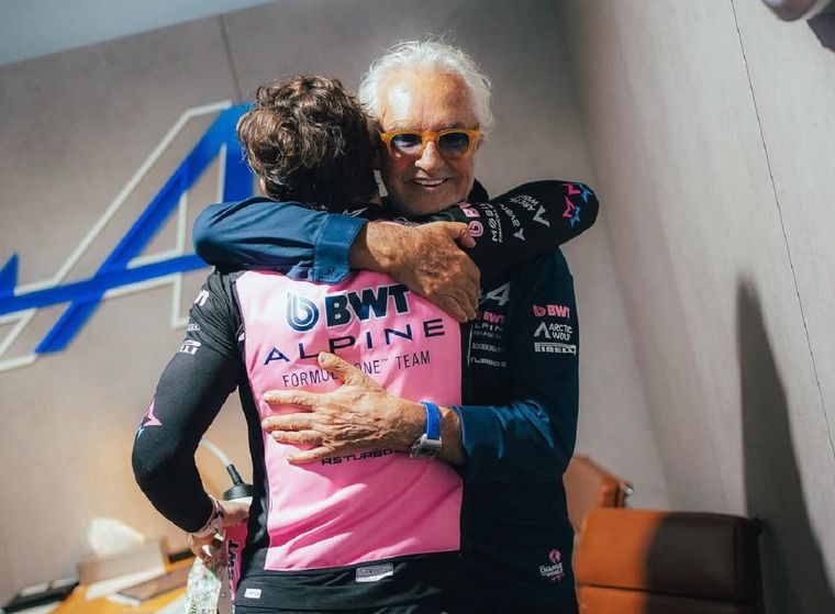 Briatore podría irse de Alpine si ByD compra la escudería francesa. Briatore podría irse de Alpine si ByD compra la escudería francesa.
