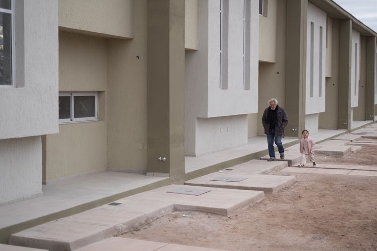 Por el momento no hay nuevas operatorias para acceder a programas de vivienda. Sigue el déficit habitacional.