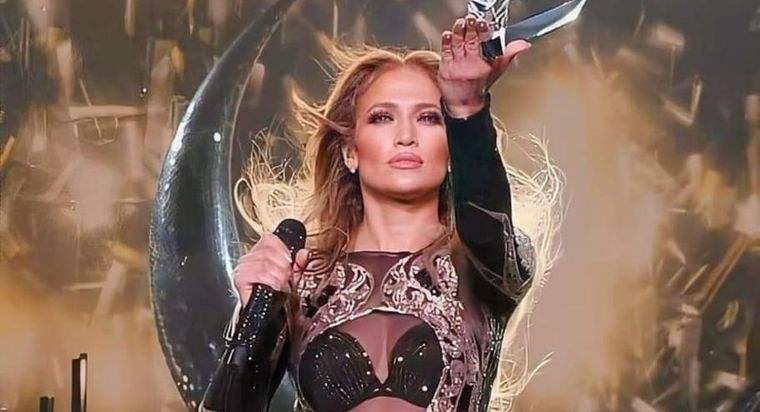 Sin pantalones acostada sobre un piano: la foto de Jlo que hizo suspirar a Alex Rodríguez