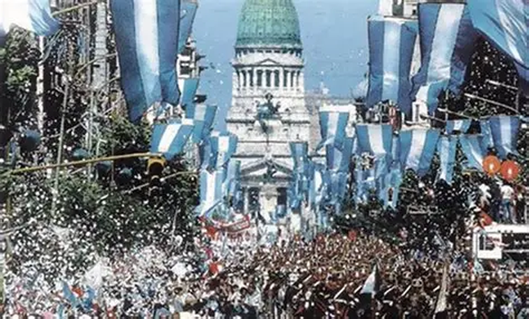 El Estado de Derecho, sin el cual la democracia es autoritaria, se nutre de formas.